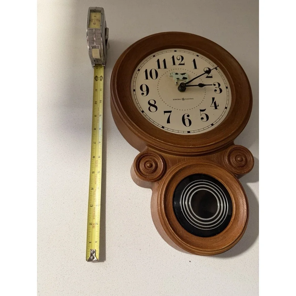 Vintage General Electric GE wall clock MODEL 2589 Cottage Core Kitschy Nice Cow
